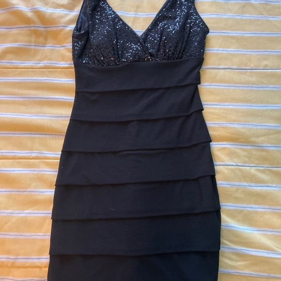 Black formal dress - Picture 1 of 3